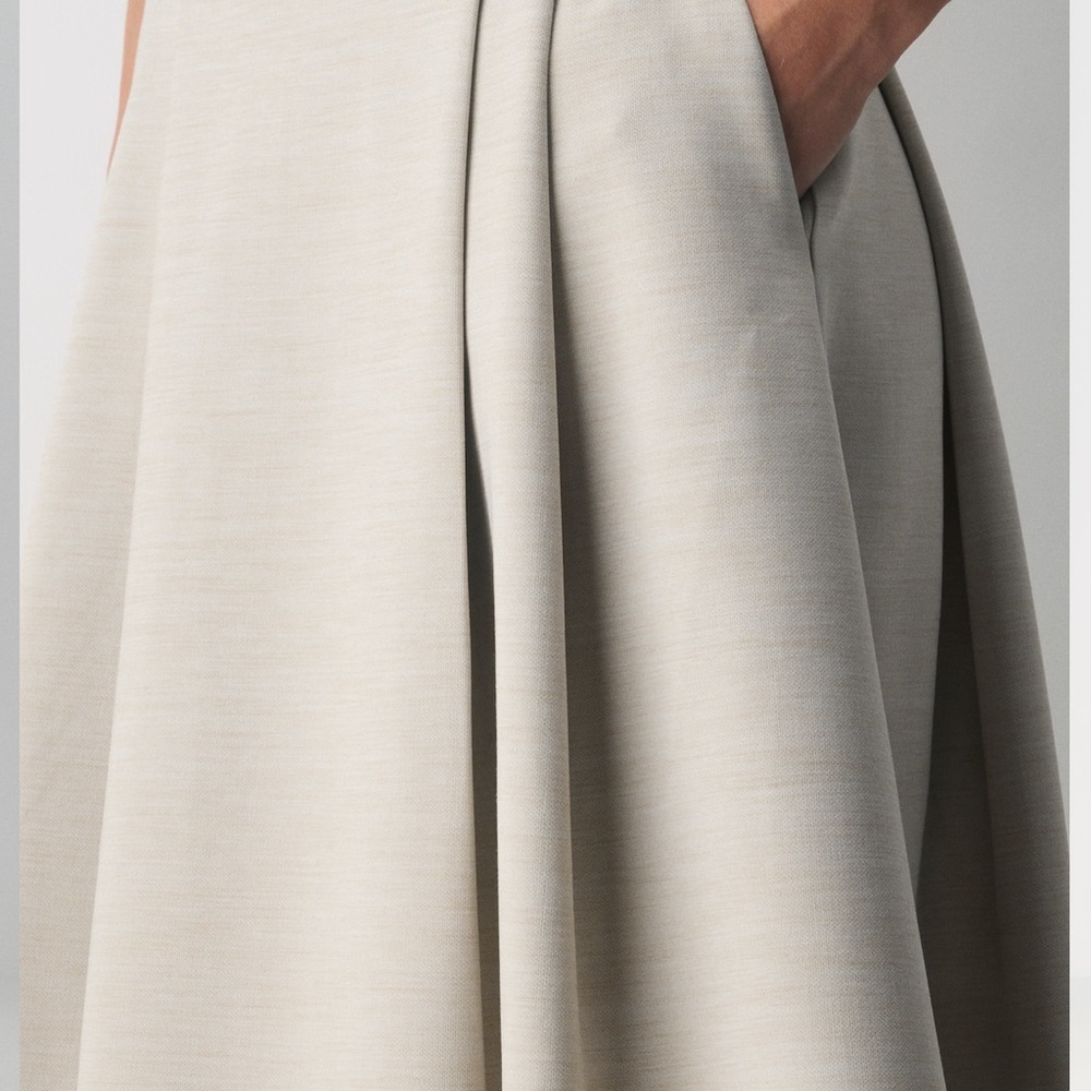 Aritzia Babaton Enterprise Skirt Size - Picture 2 of 5